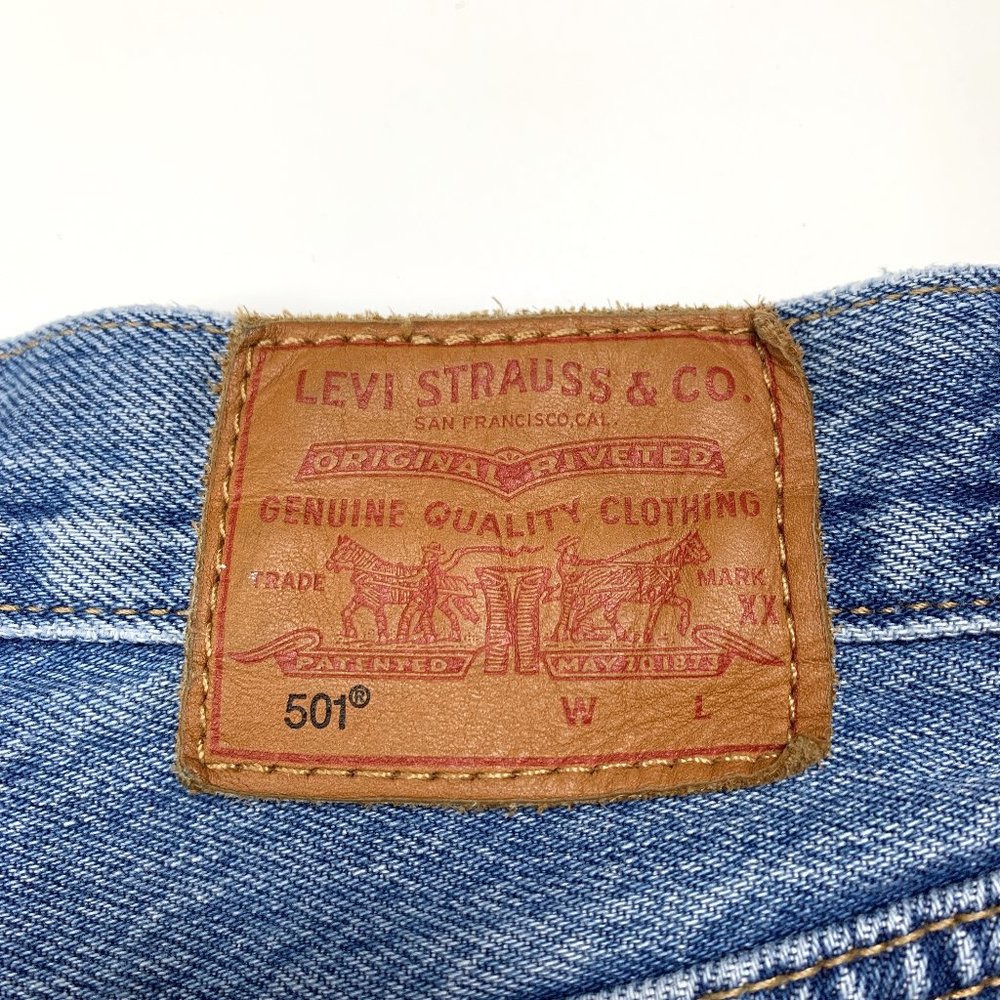 Levi's 501 Logo Stripe Button Fly Shorts - Picture 2 of 6